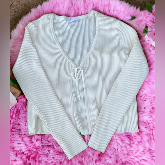 White Sweater tie Top Size XL - Picture 2 of 2